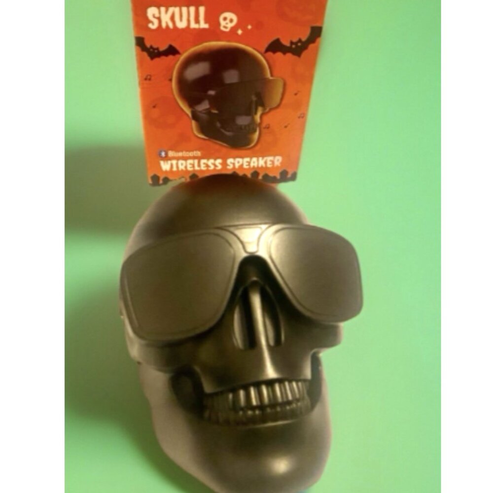 Halloween Skull Bluetooth Wireless Speaker 5 in. H / USB-C
